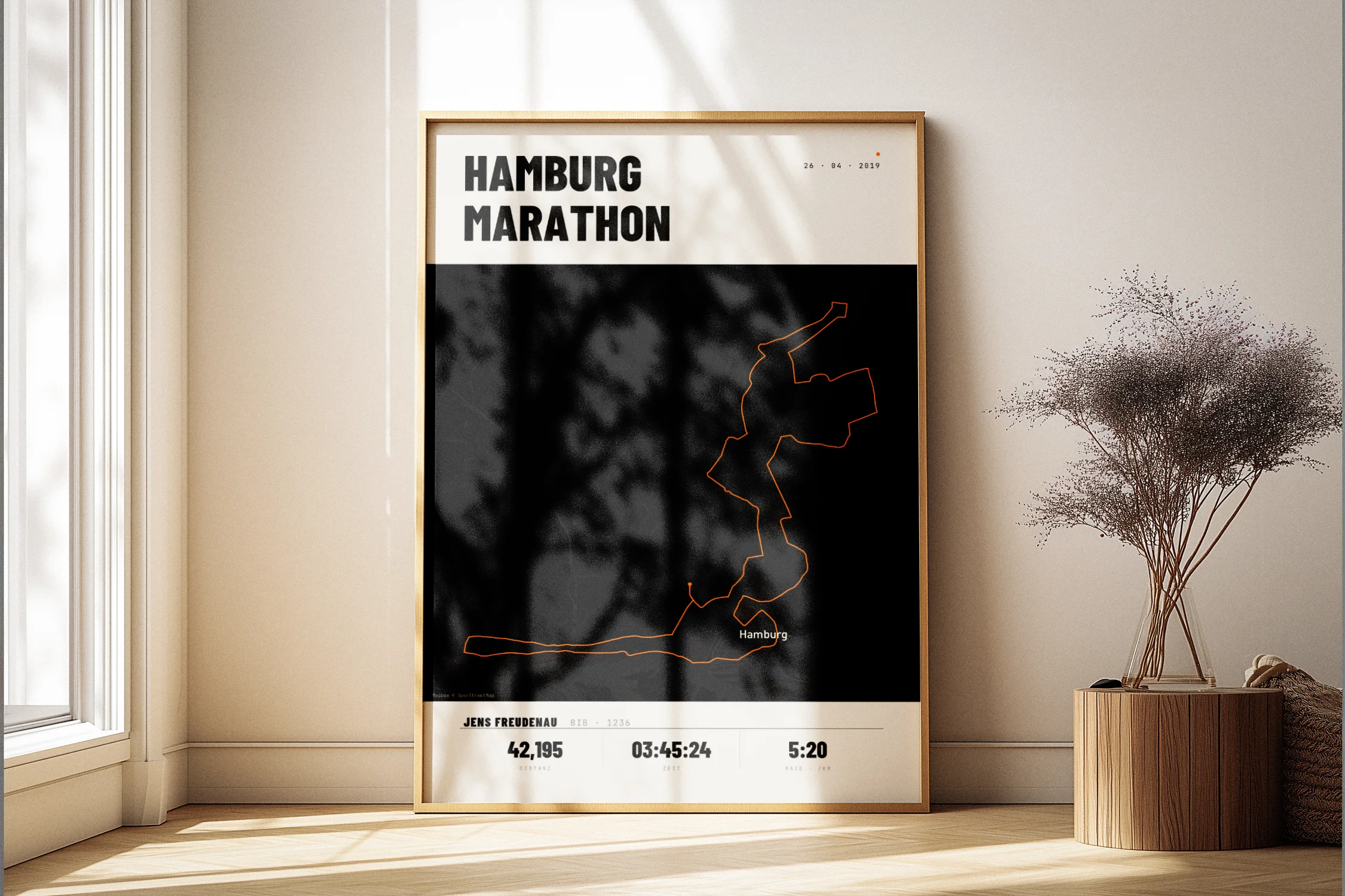 Poster du Marathon de Hambourg encadré dans l'espace
